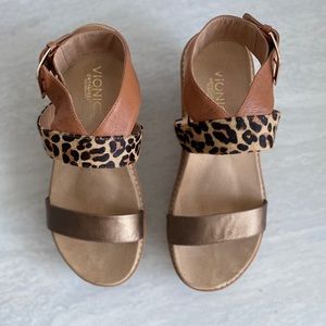 Vionic Wedge Sandal Size 9